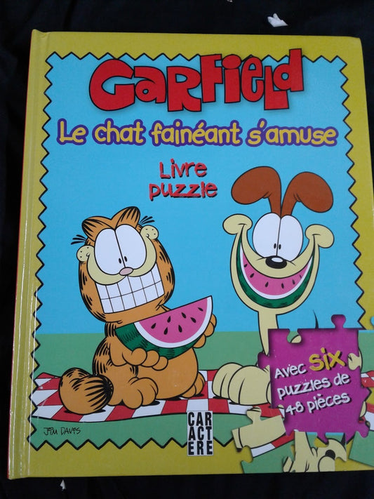 Garfield Le chat fainéant s'amuse (livre puzzle)